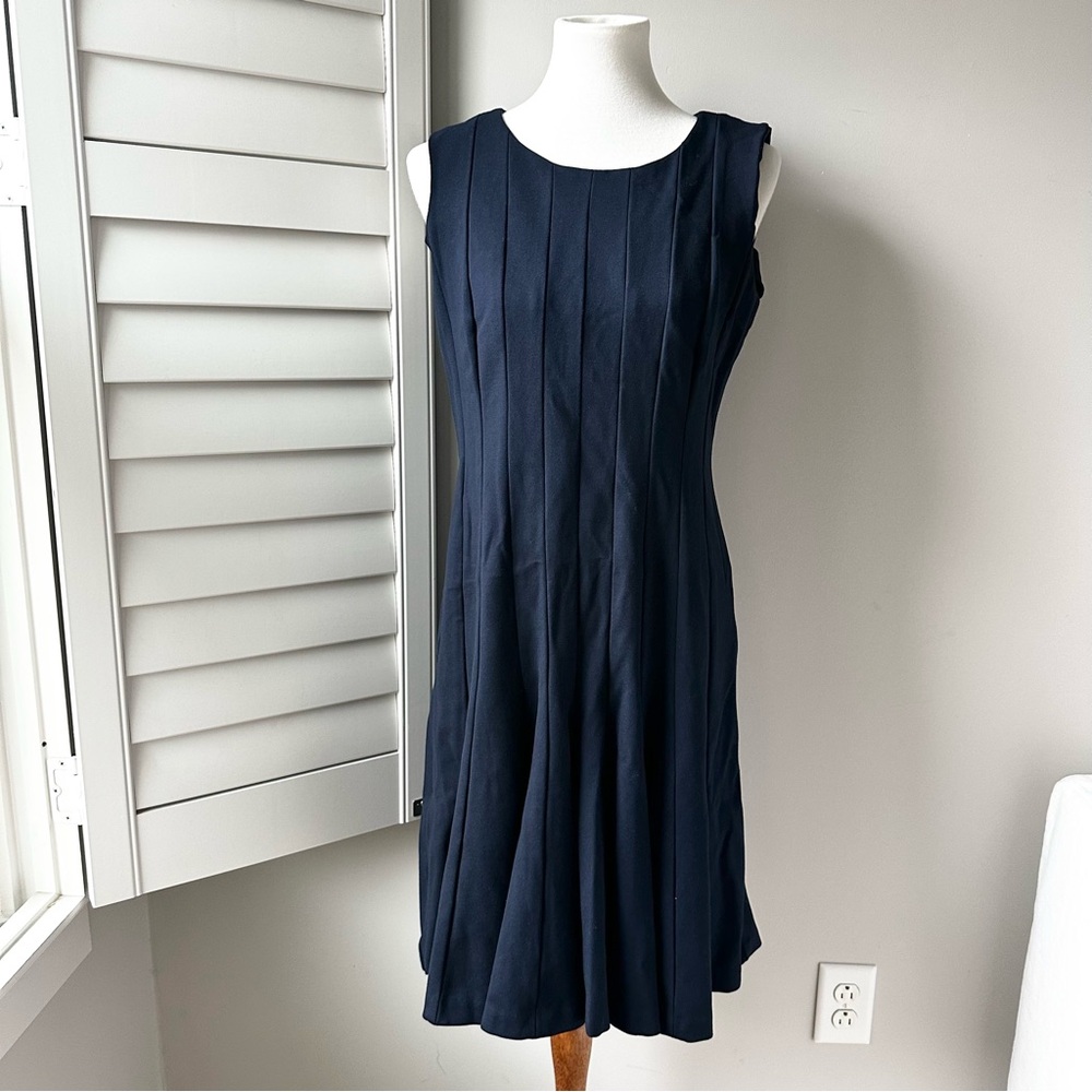 Lands’ End Navy Pleated Sleevelesss Dress Size Medium